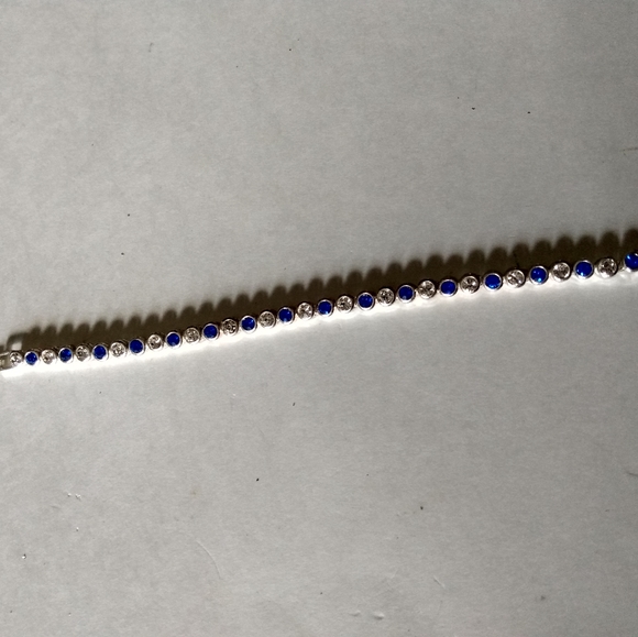 Avon VTG September blue birthday tennis bracelet - Picture 8 of 9